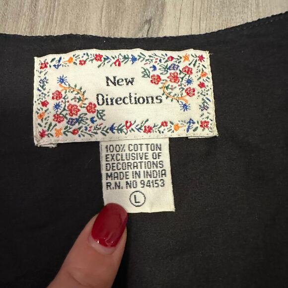 New Directions‎ Women's Black Velvet Button Up Embroidered Holiday Vest Size L - Picture 2 of 5